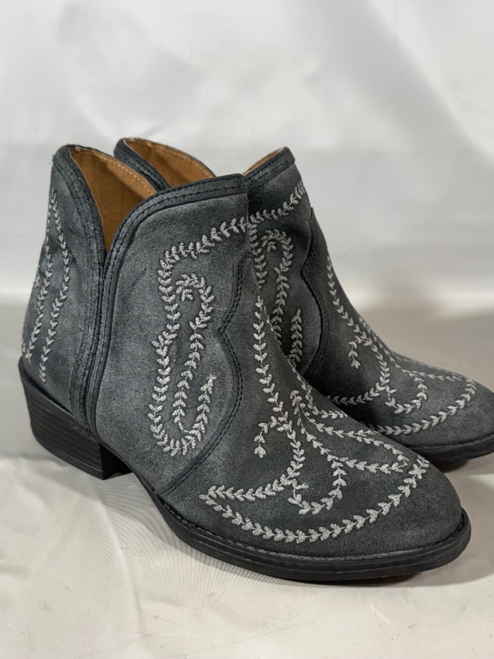 STERLING RIVER Ankle Bootie Cowboy Boots Gray Embroidery Vine Women Sz 8.5
